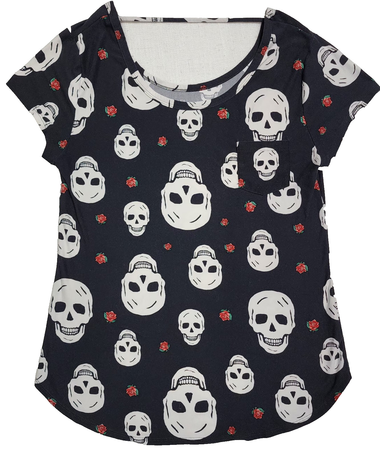 No Boundaries Teens XL 15-17 Tee Skulls & Roses Pattern Small Chest Pocket Short