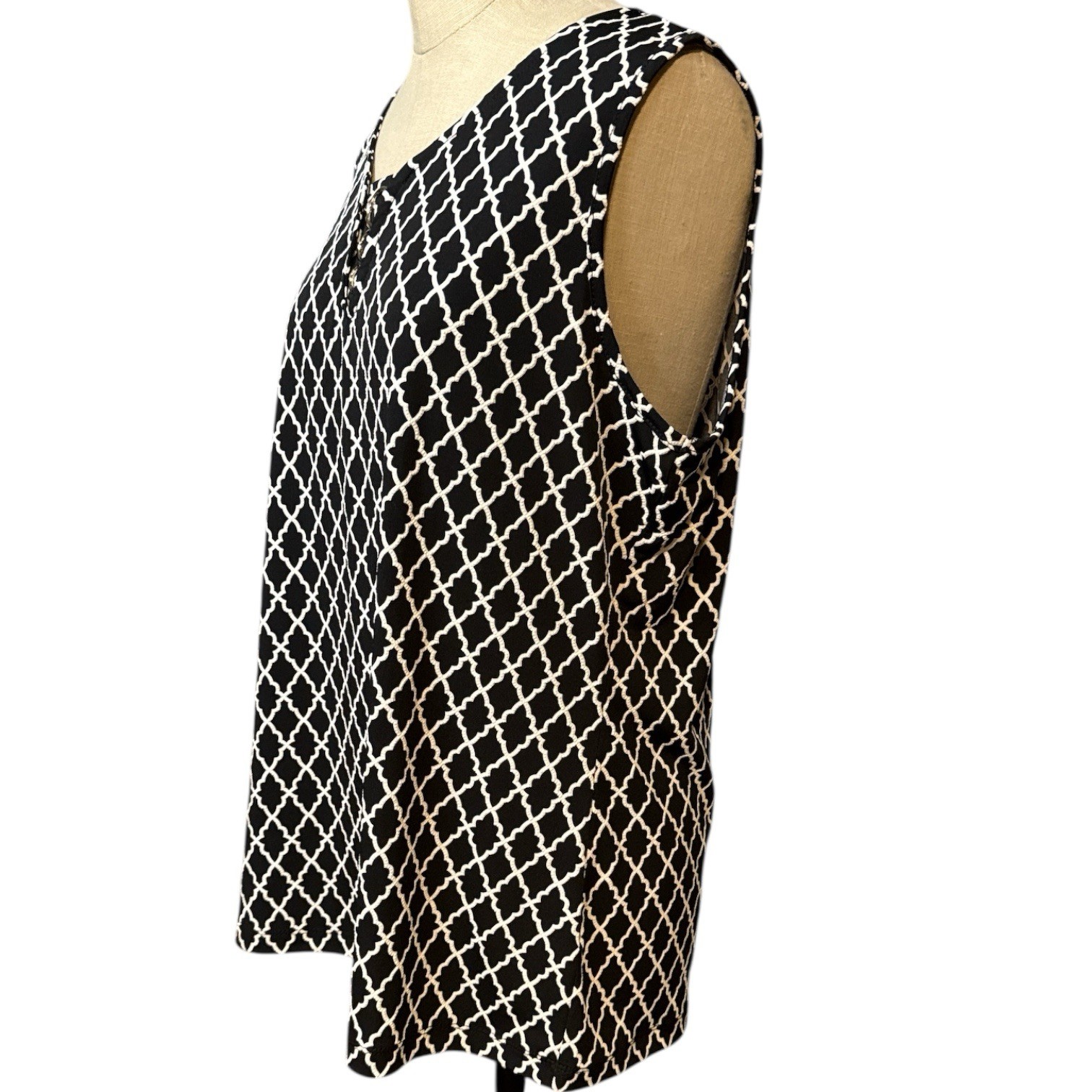 BY Design Womens XL Black White Geometric Sleeveless Top Ring Hardware NWT