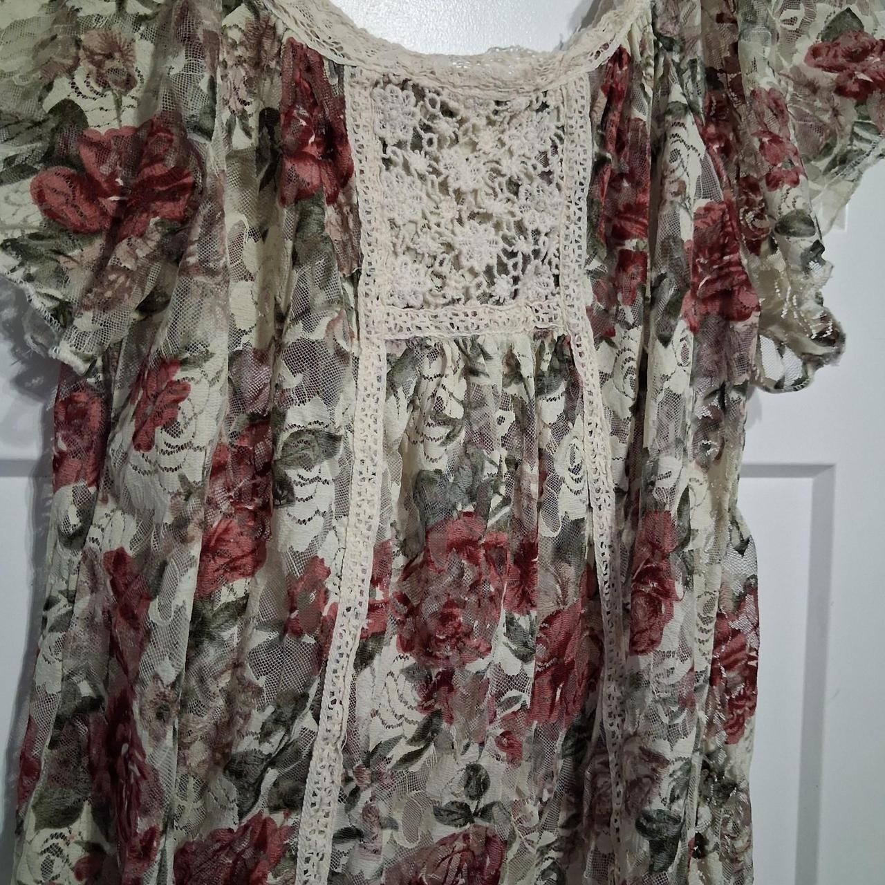 Size M Hayden Los Angeles cream and red floral blouse with lace trim