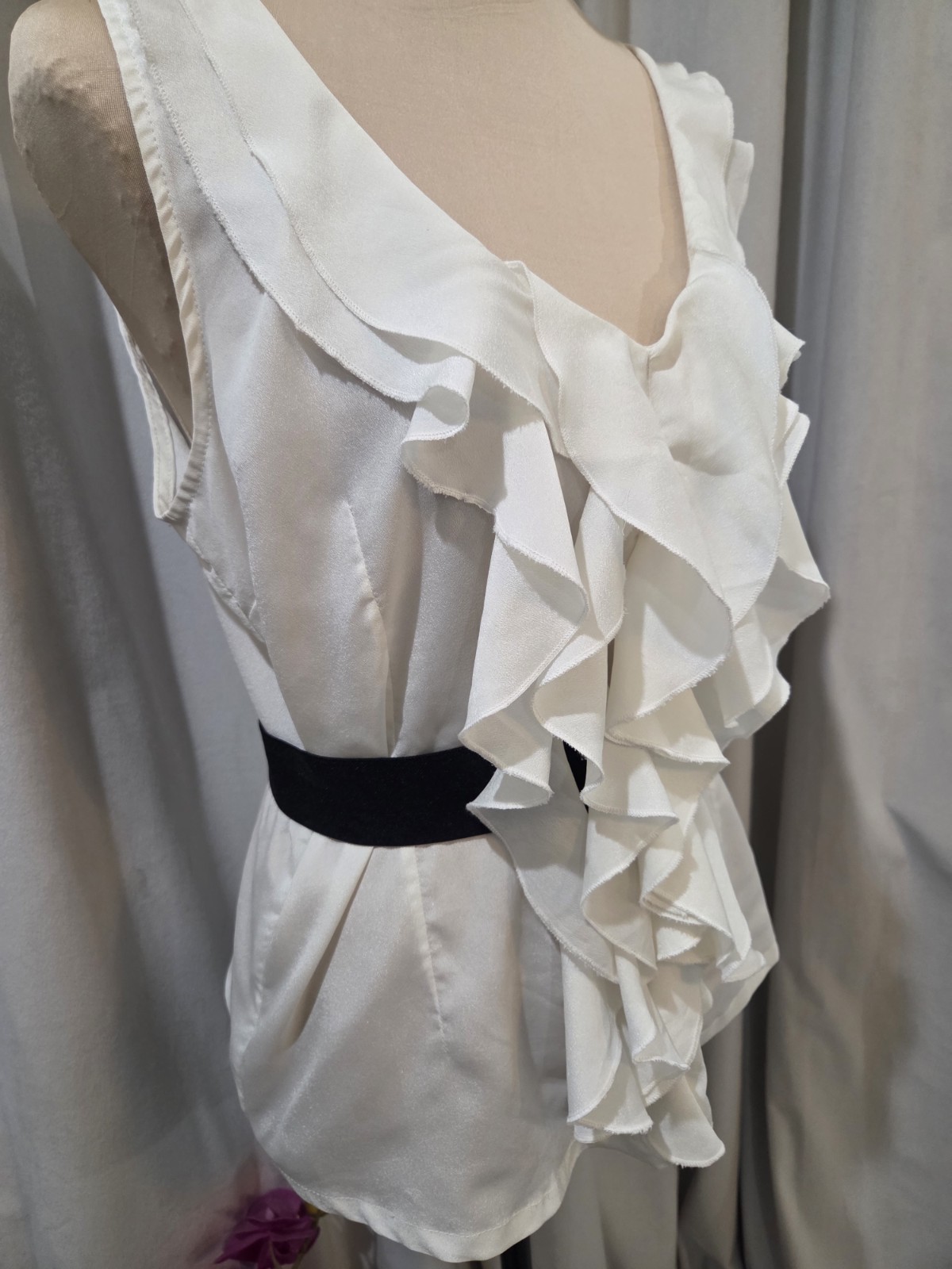 Love Tree Cream Solid Woven Ruffle V-Neck Sleeveless Zip Back Blouse L