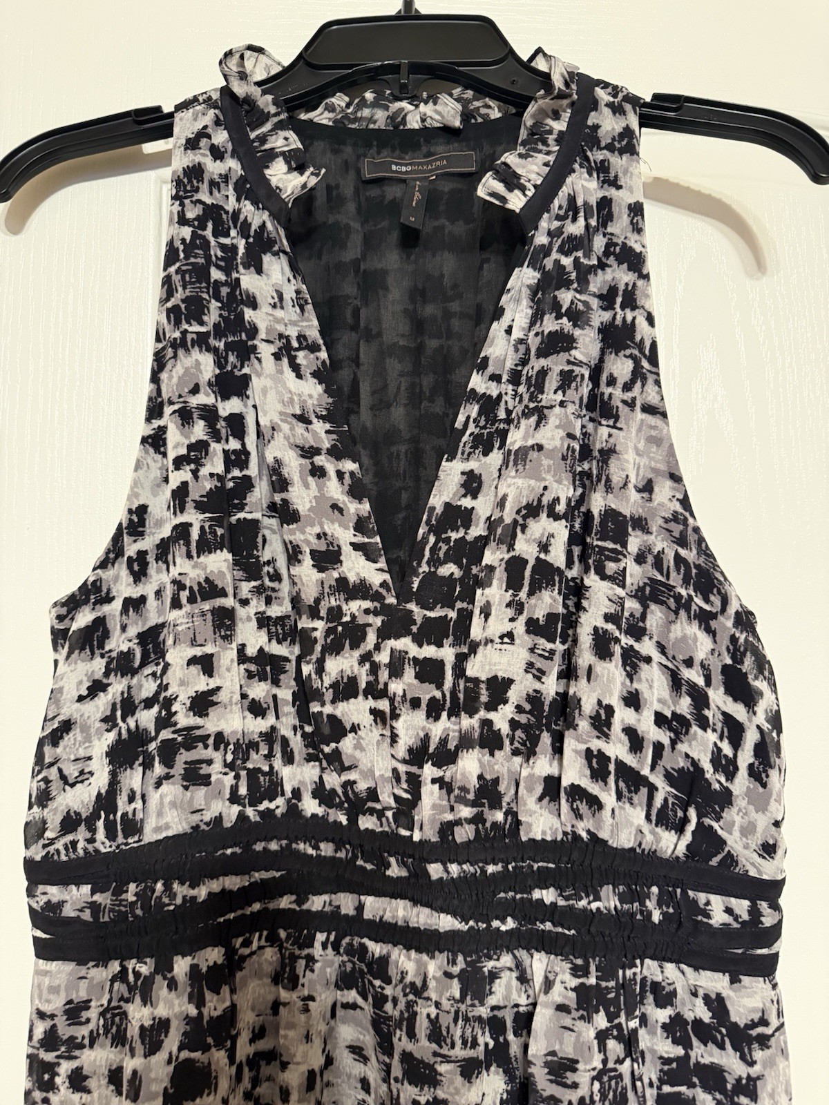 BCBG Sleeveless 100% Silk Snake Print Top Size M – EXCELLENT Condition