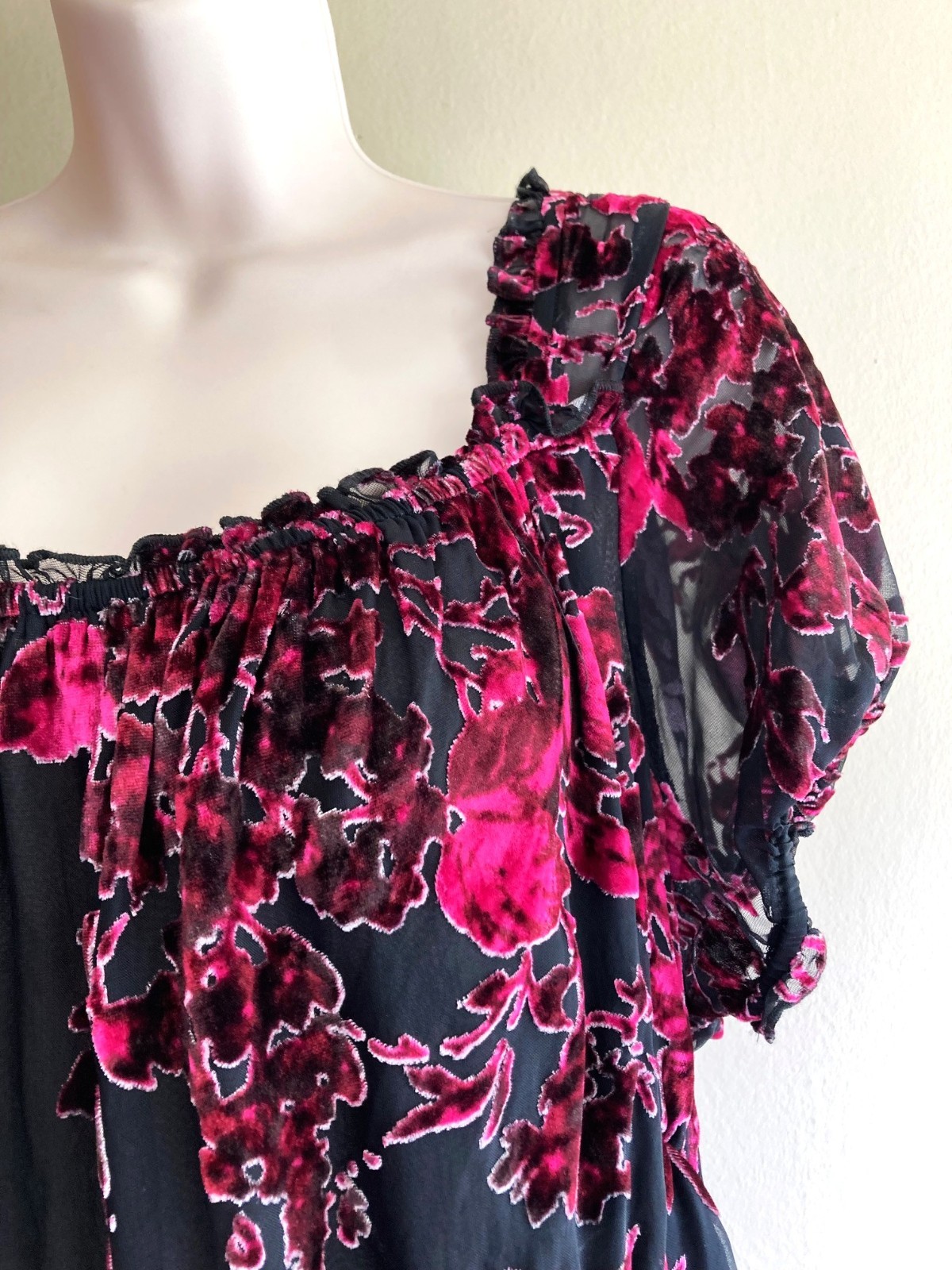 Dark Fairy Torrid 2 Devore Velvet Shirt 2X Plus Floral Magenta Black Puff Sleeve