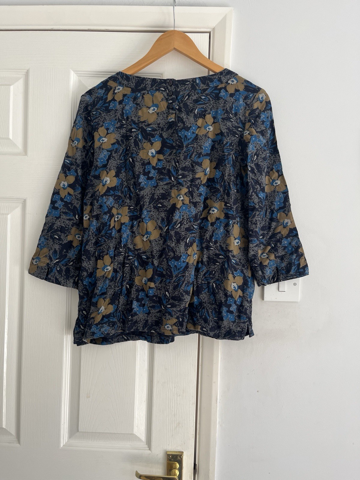 SeaSalt Line Art Top Green Floral Size 12