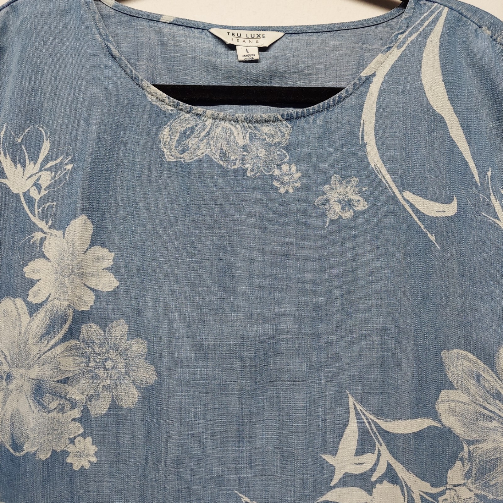 Women’s True Luxe Jeans Blouse Top Criss-Cross Back Design Frayed-Hem Blue Sz Lg