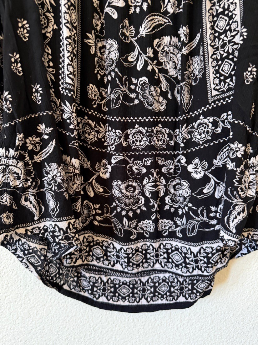 Bila Womens Boho Floral Blouse Top Black White Paisley Print Rayon Size S
