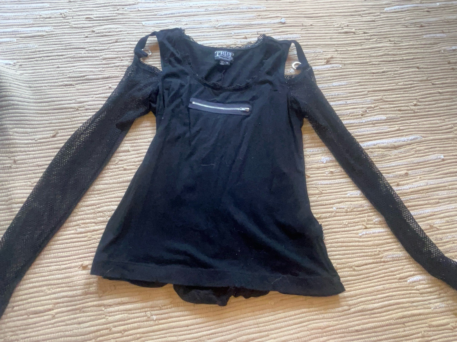 TRIPP NYC Women’s Black Solid Long Sleeve Sheer Mesh Zipper Pullover Top M