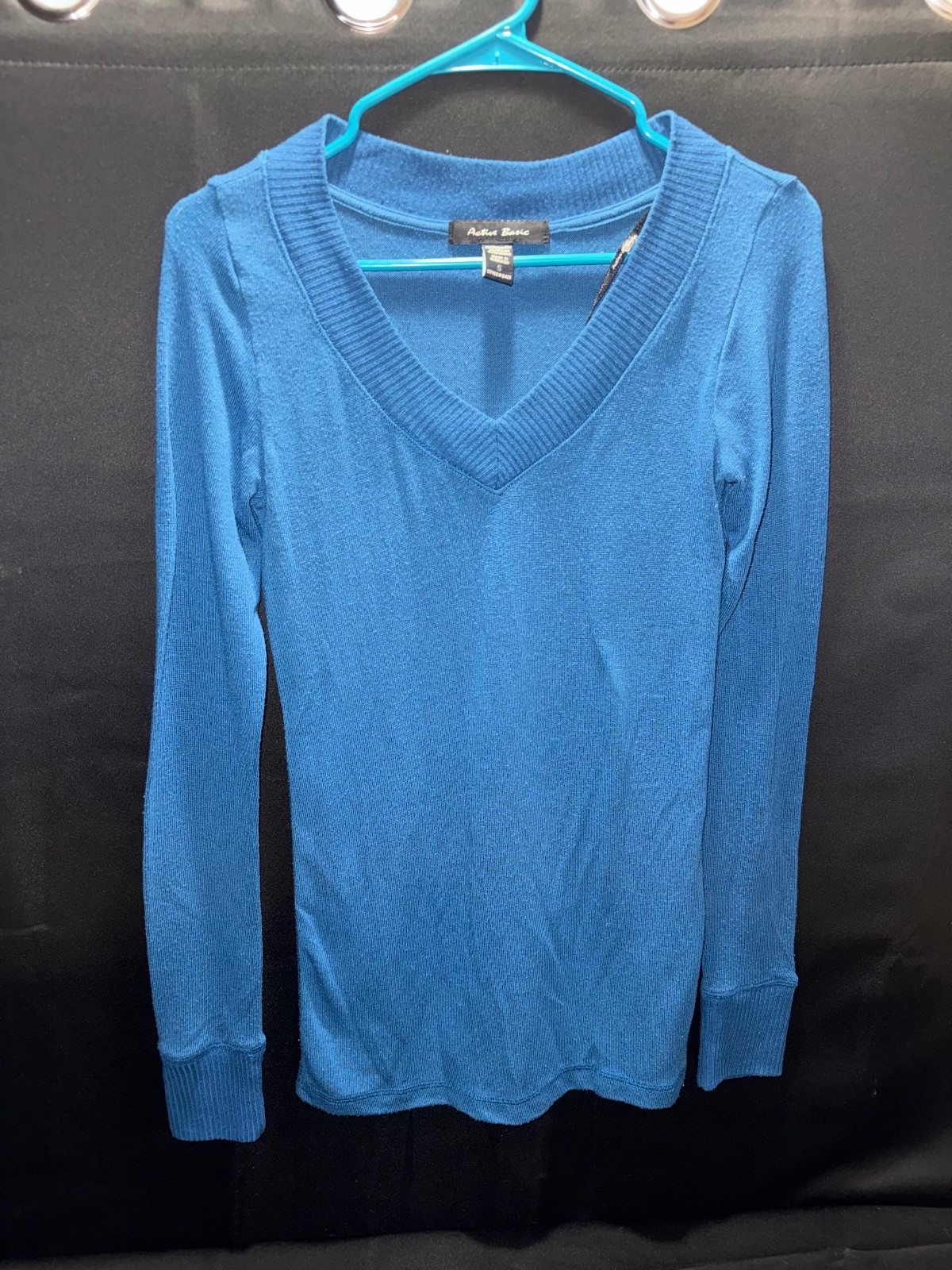 Active Basic Women’s Blue V-Neck Long Sleeve Sweater Size S