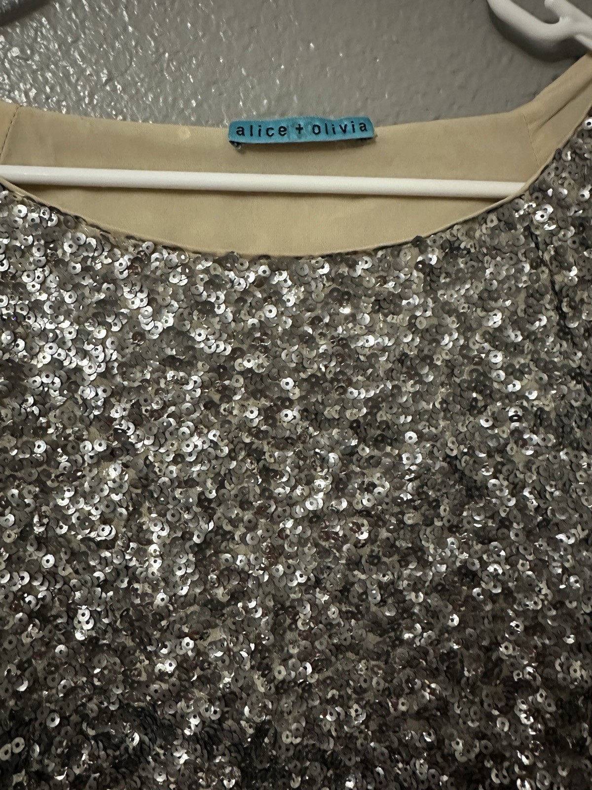 Alice + Olivia Women’s S Silver Sequin Scoop Neck 3/4 Sleeve Pullover Blouse
