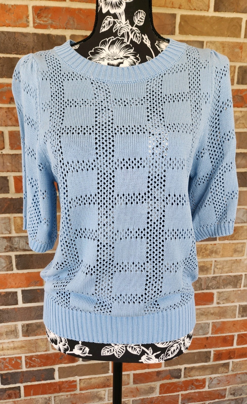 Cozy & Chic Boutique Ribbed Trim Round Neck Knit Springtime Top Light Blue Sz S