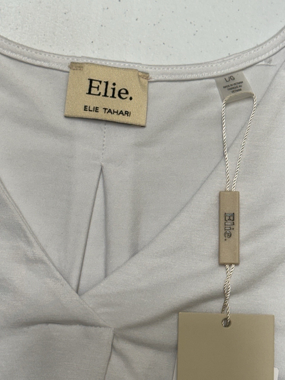 Elite Tahari Women’s White Sleeveless V-Neck Comfort Soft Relaxed Tank L