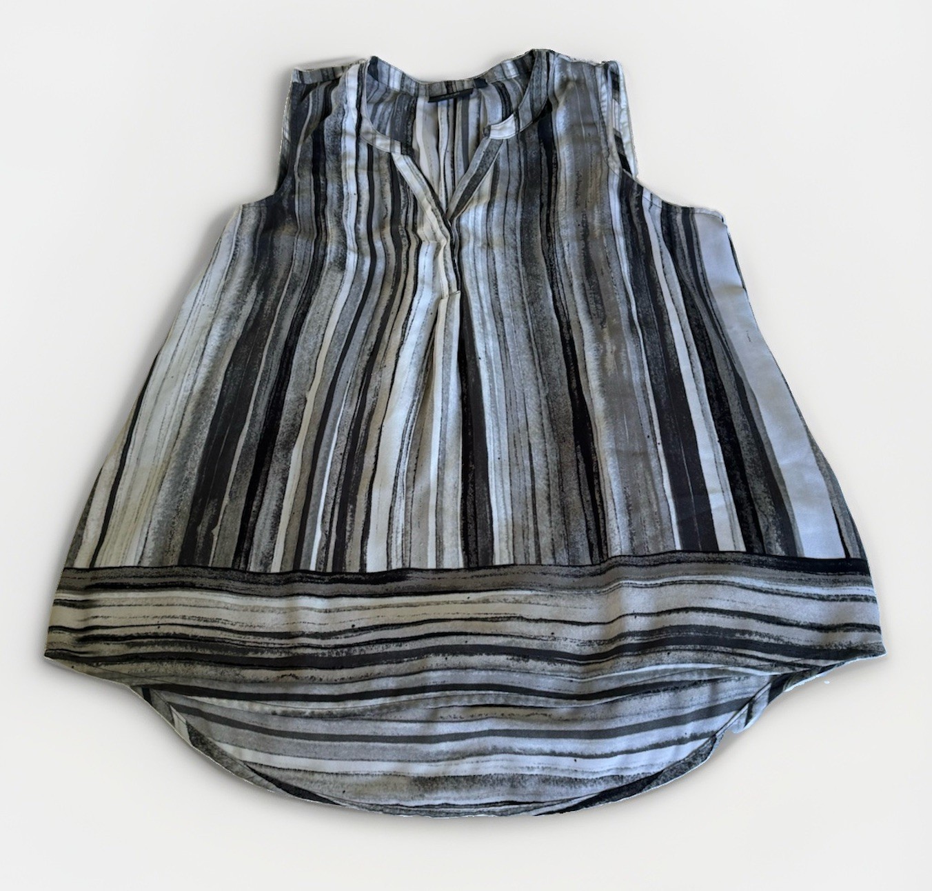 Women’s L Tank Top Apt. 9 Gray Striped V Neck Buttons Silky Polyester
