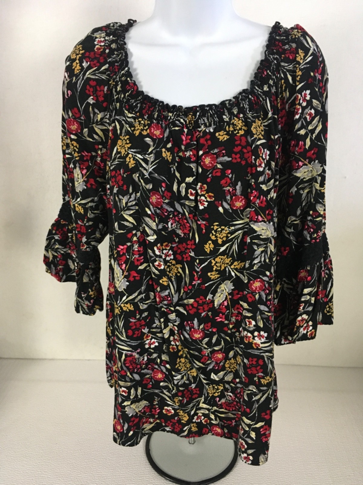 Faded Glory Top Size XL 16 to 18 Black w Red Yellow Flowers 3/4 Bell Sleeves
