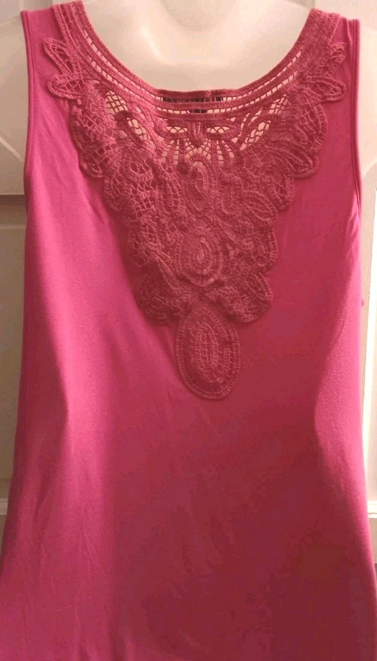 Cable & Gauge top sleeveless 36″ Chest crochet lace applique stretch knit Large