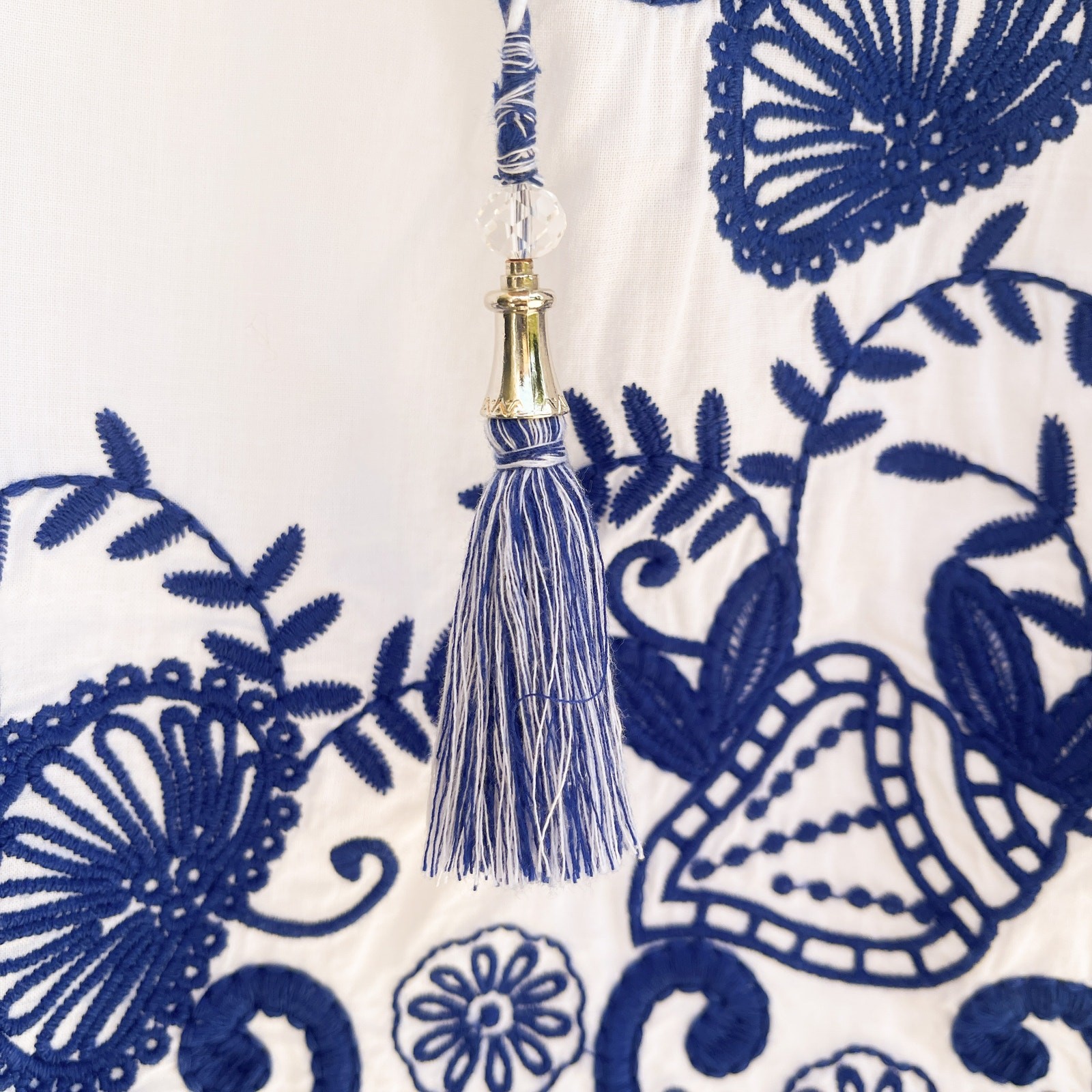 Chico’s White Blue Embroidered Cotton Peasant Blouse Tassel Tie Size 0 Small 4