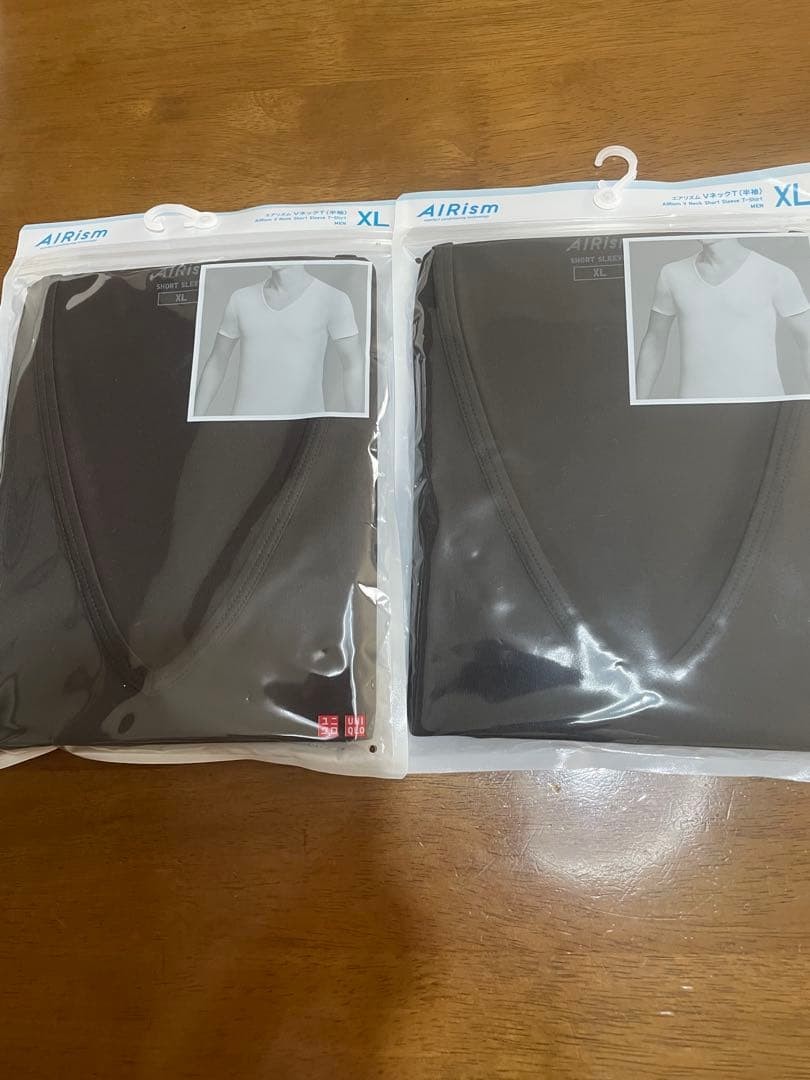 UNIQLO AIRism V Neck T Shirt Set of 2 XL