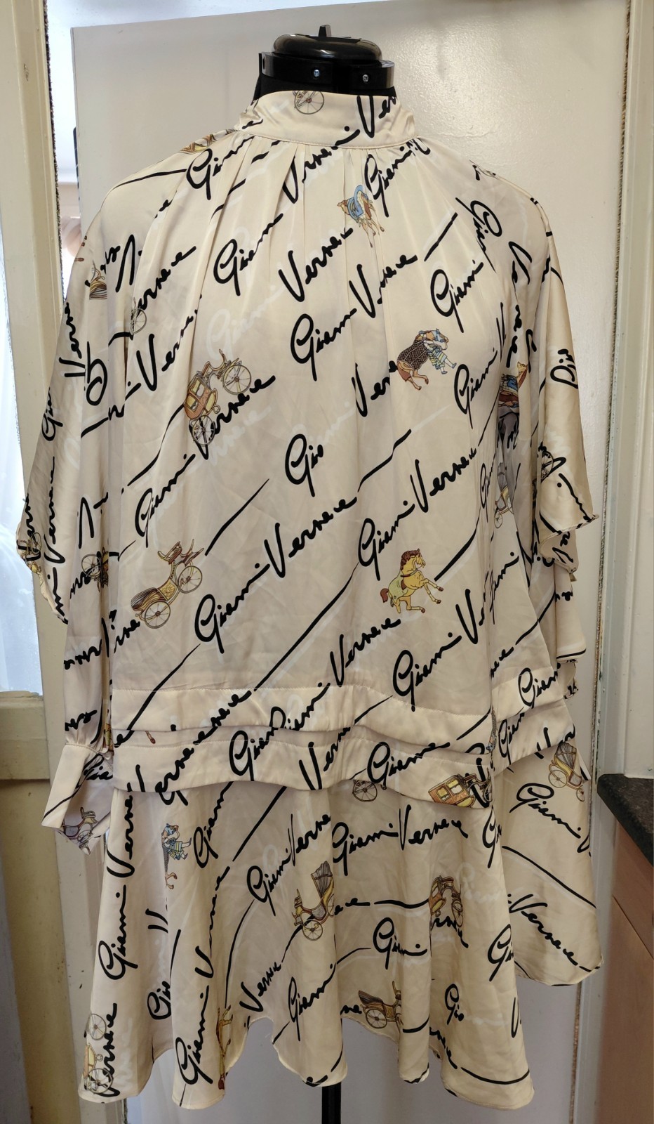 NG AVENUE Gold Mix Blouse. BNWT. Size OS, Pit To Pit 20 Inches ( 51 cm). Lovely