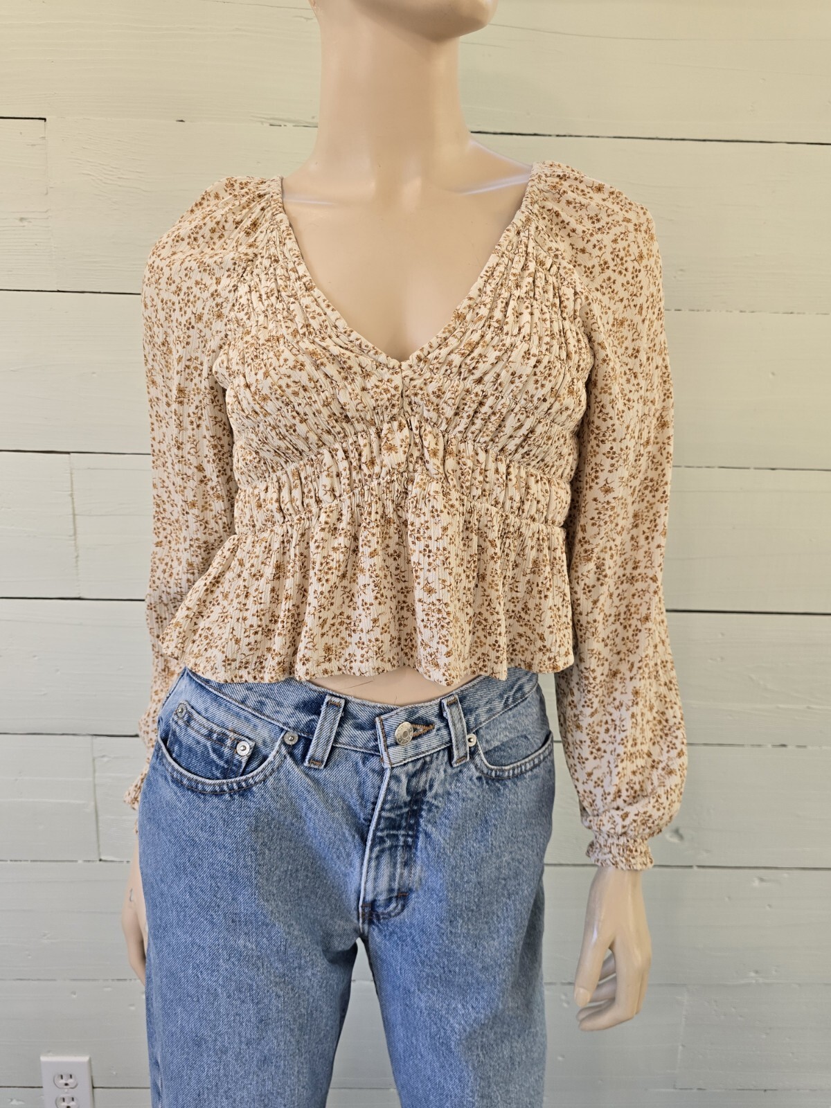 American Eagle Women’s XS Smocked V-Neck Peasant blouse Floral Boho Peplum Top