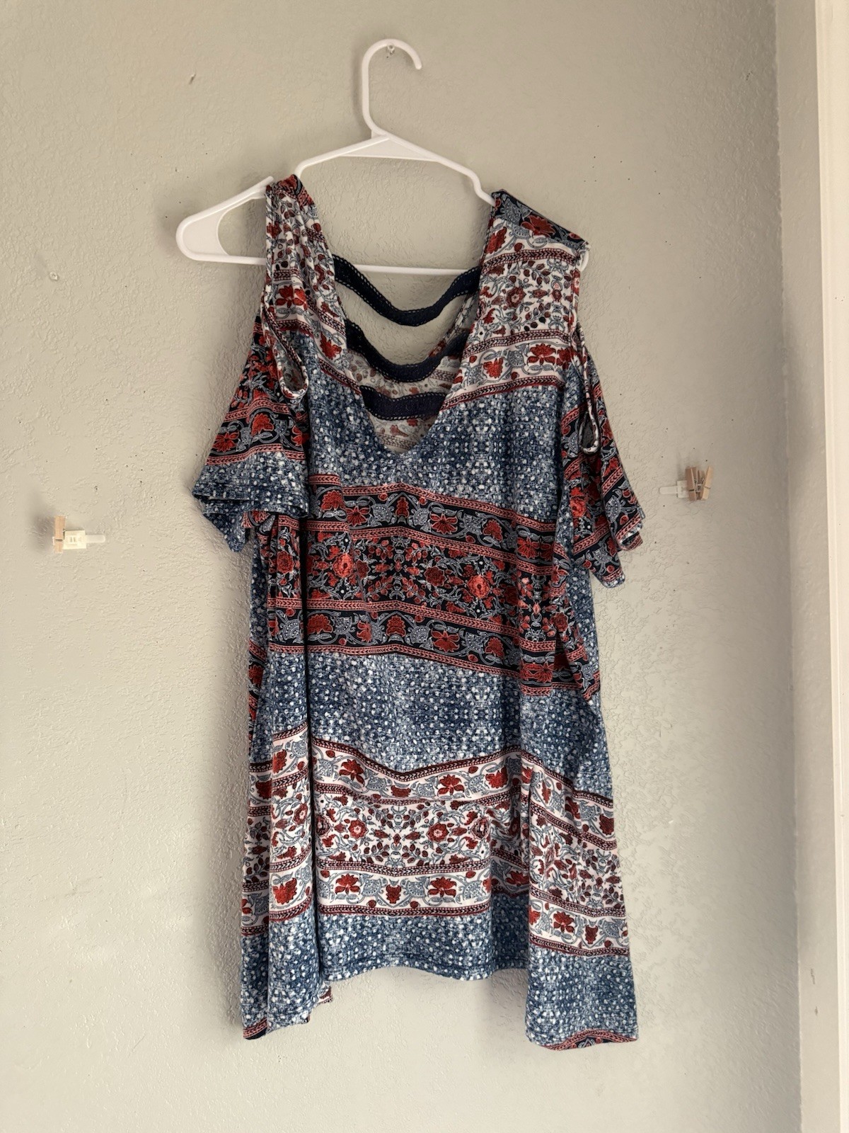 FRED DAVID Women’s Plus 3X Blue Red White Floral Lace Cold Shoulder V-Neck