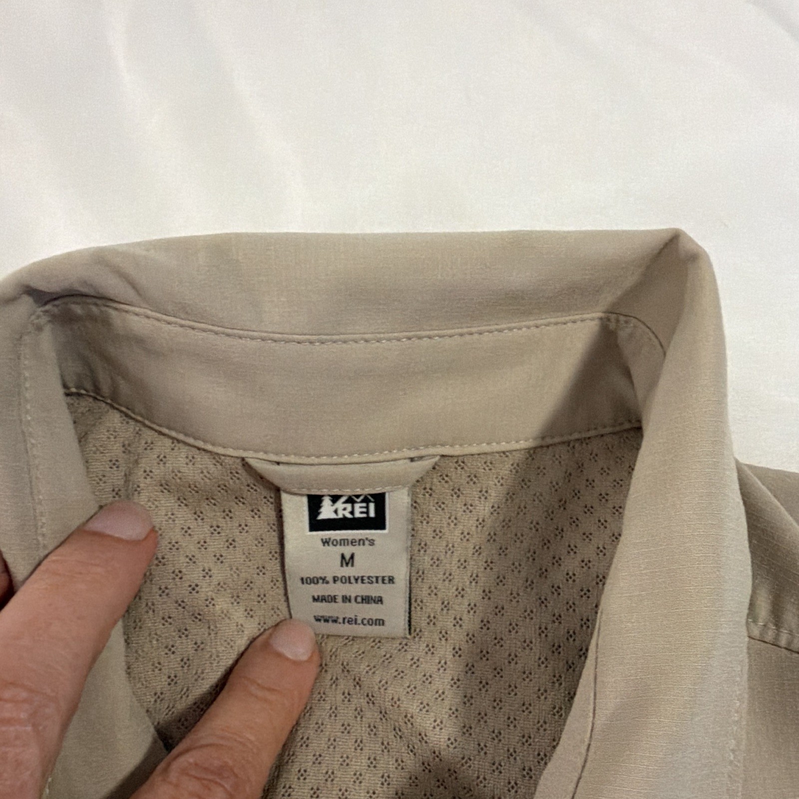 REI Sahara Women’s M Beige Solid Button-Up Shirt Collared LS