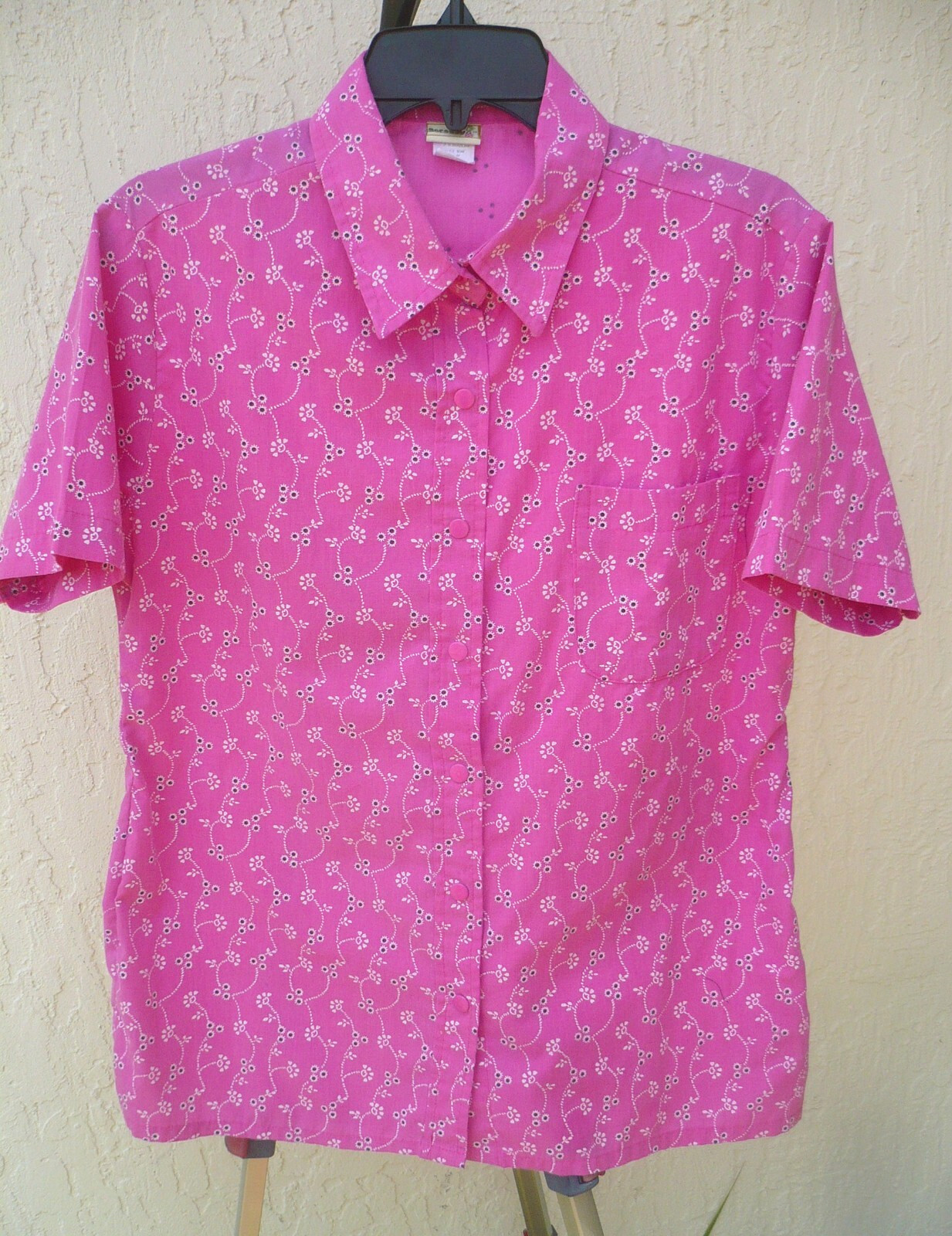 BOCA BAY WOMEN M L SNAP BUTTON PINK FLORAL SHORT SLEEVE BLOUSE POLY COTTON