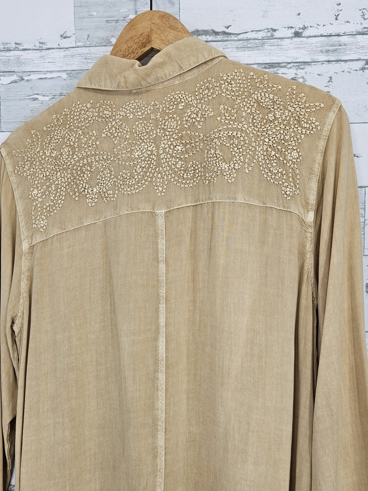 Solitaire Women’s Medium Beige Tunic Blouse Embroidered Washed Fabric