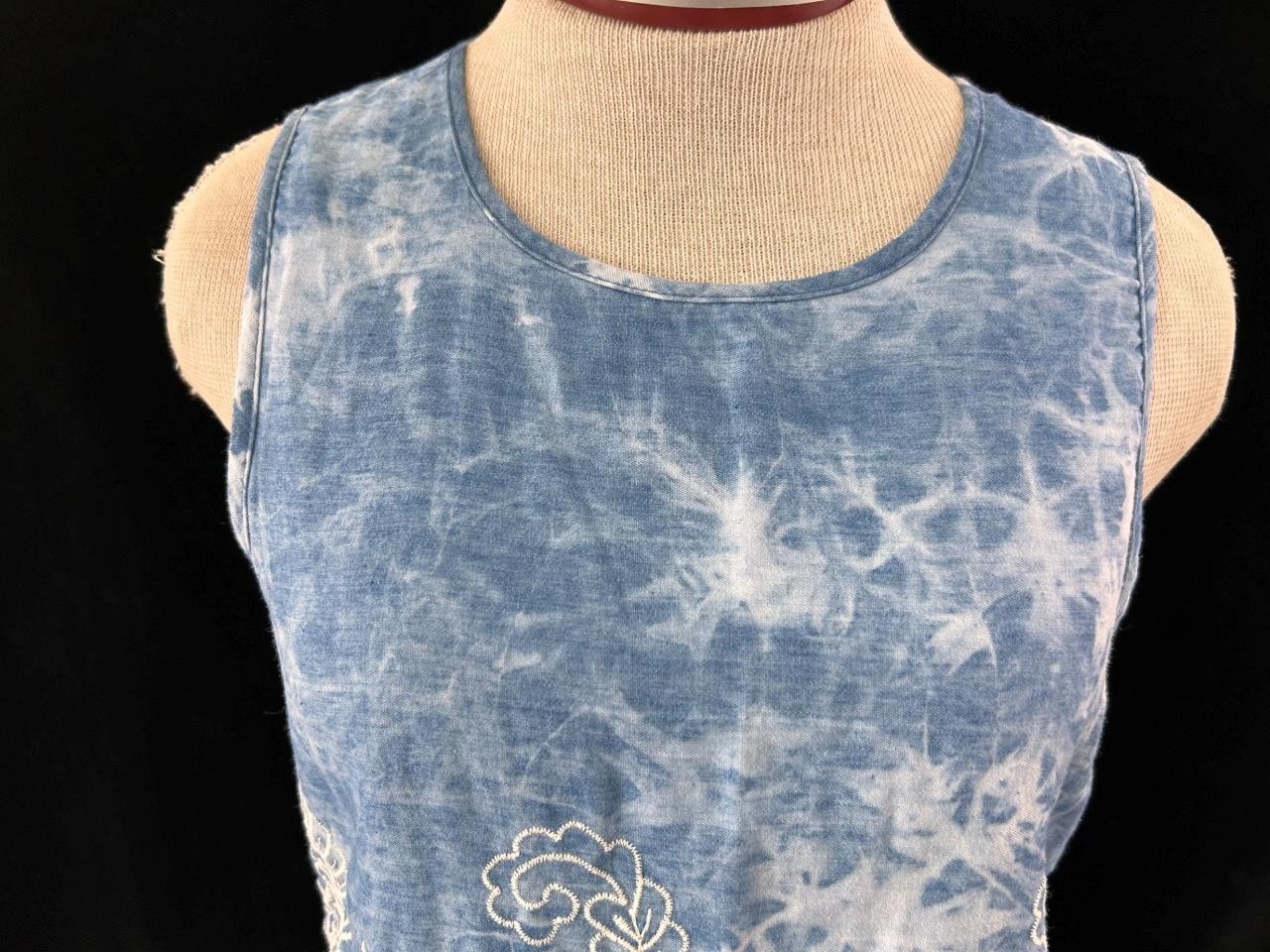 SW blouse top size L sleeveless embroidered flowers tie dye blue pullover