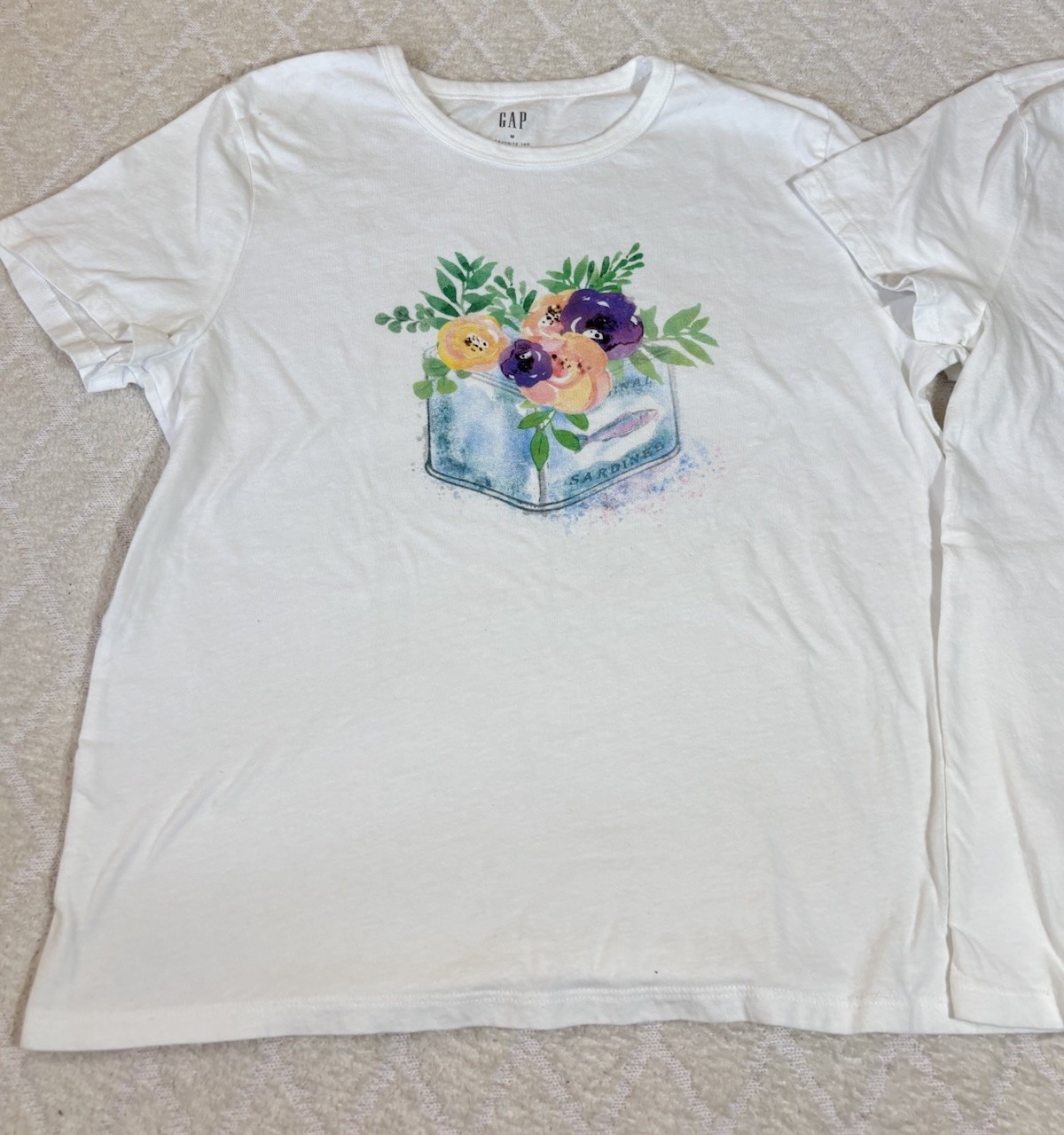 Set Of 2 Old Navy Women’s Shirts Beach Vacation /Flowers Size M
