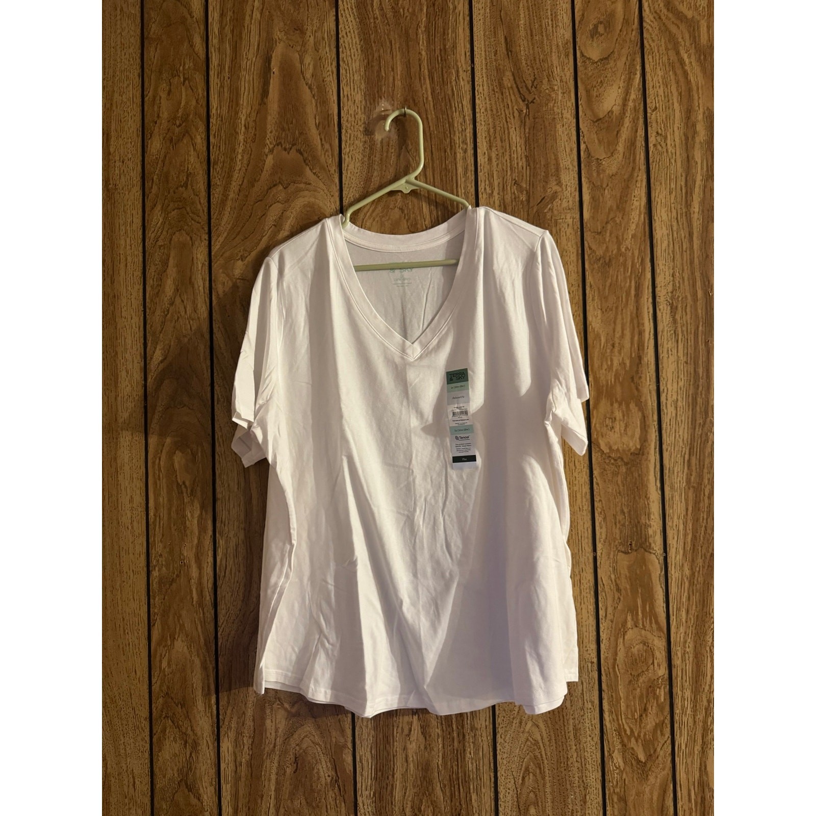Terra & Sky Women’s Plus Size V-Neck Tee Short Sleeves 1X (16W-18W) Vivid White