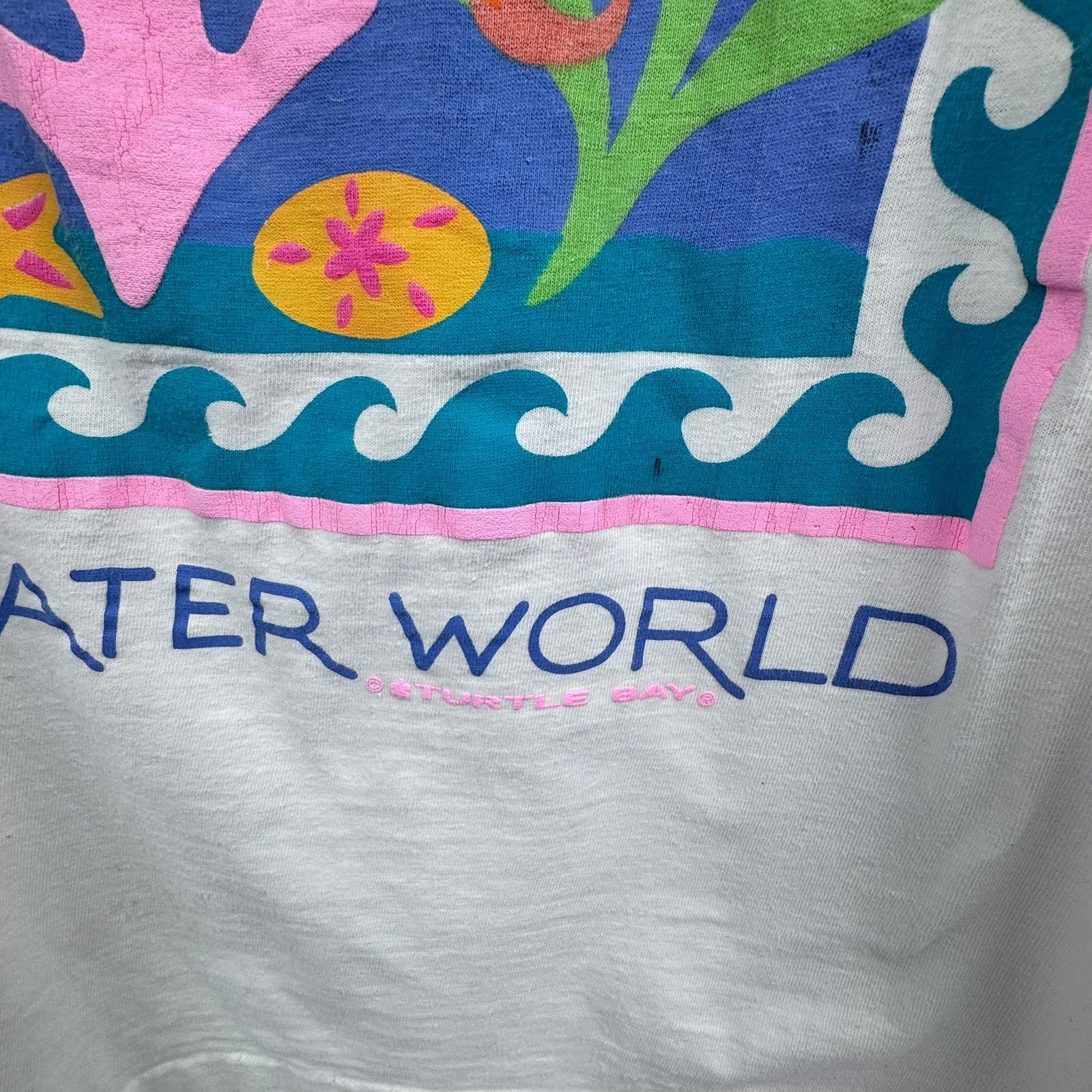 VTG 90s Turtle Bay Colorful Tropical Fish Graphic Souvenir Oversized T-Shirt