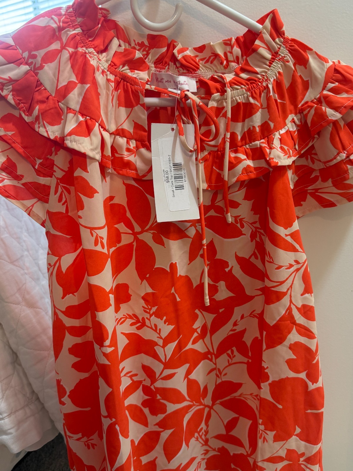 AVARA‎ (Cara) Cute Summer Top Ruffle Neck Tie Puff Sleeve Size Small NWT