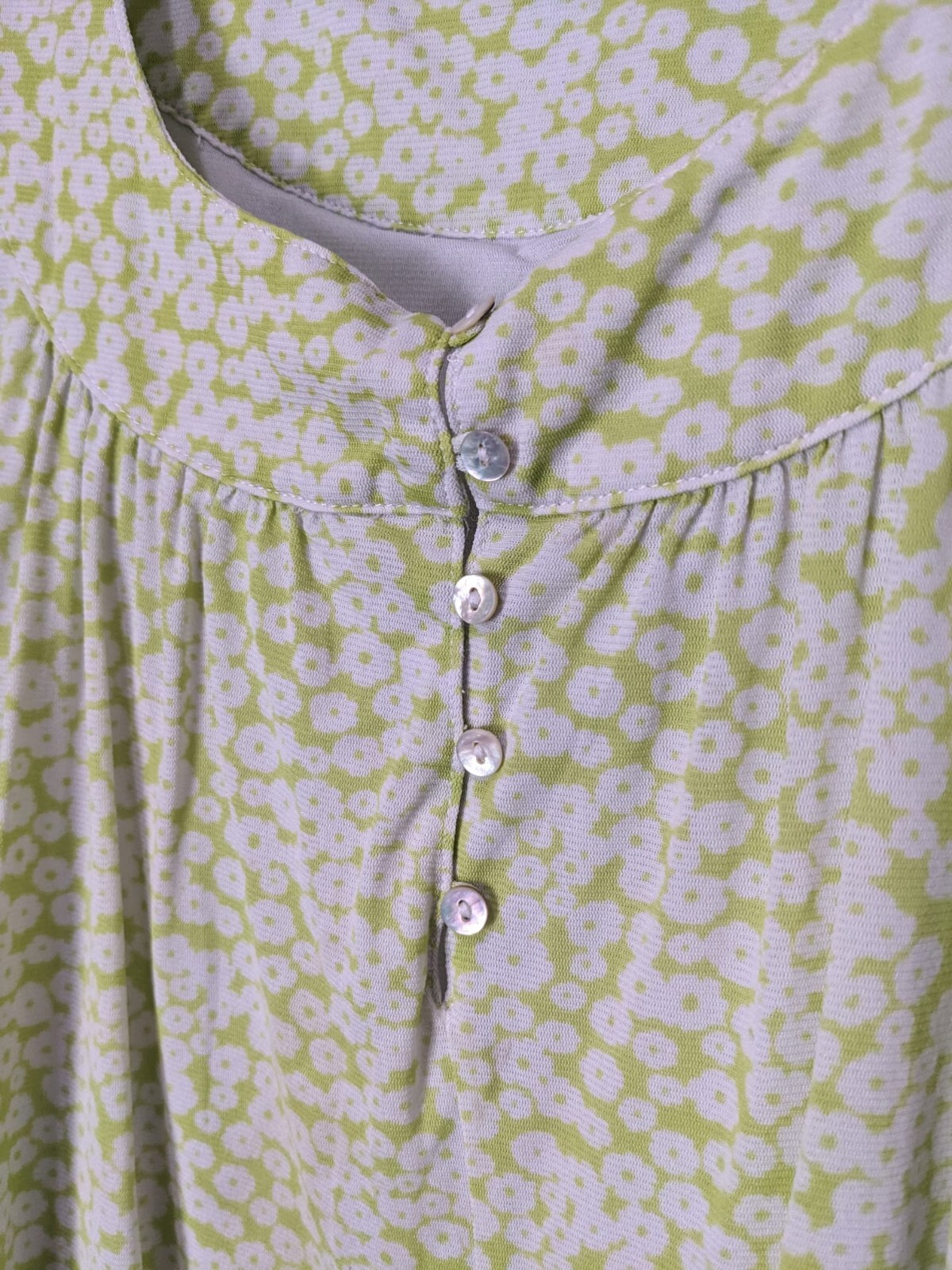 Women’s Green And White Floral Flowing Tank Top Blouse Silky Stretchy Fabric
