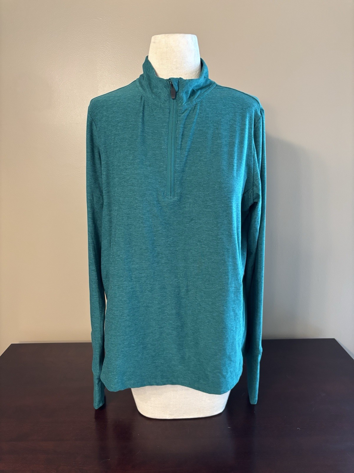 We Wander Women’s Long Sleeve Teal Exercise Top With Front Pockets Size XL