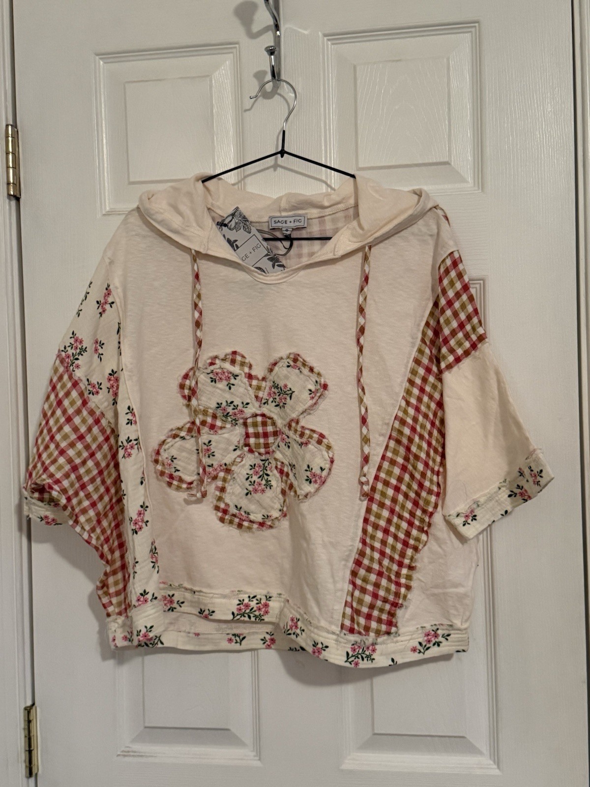 Sage+Fig Mix n Match Hooded Top with Daisy Patch Front in Cream