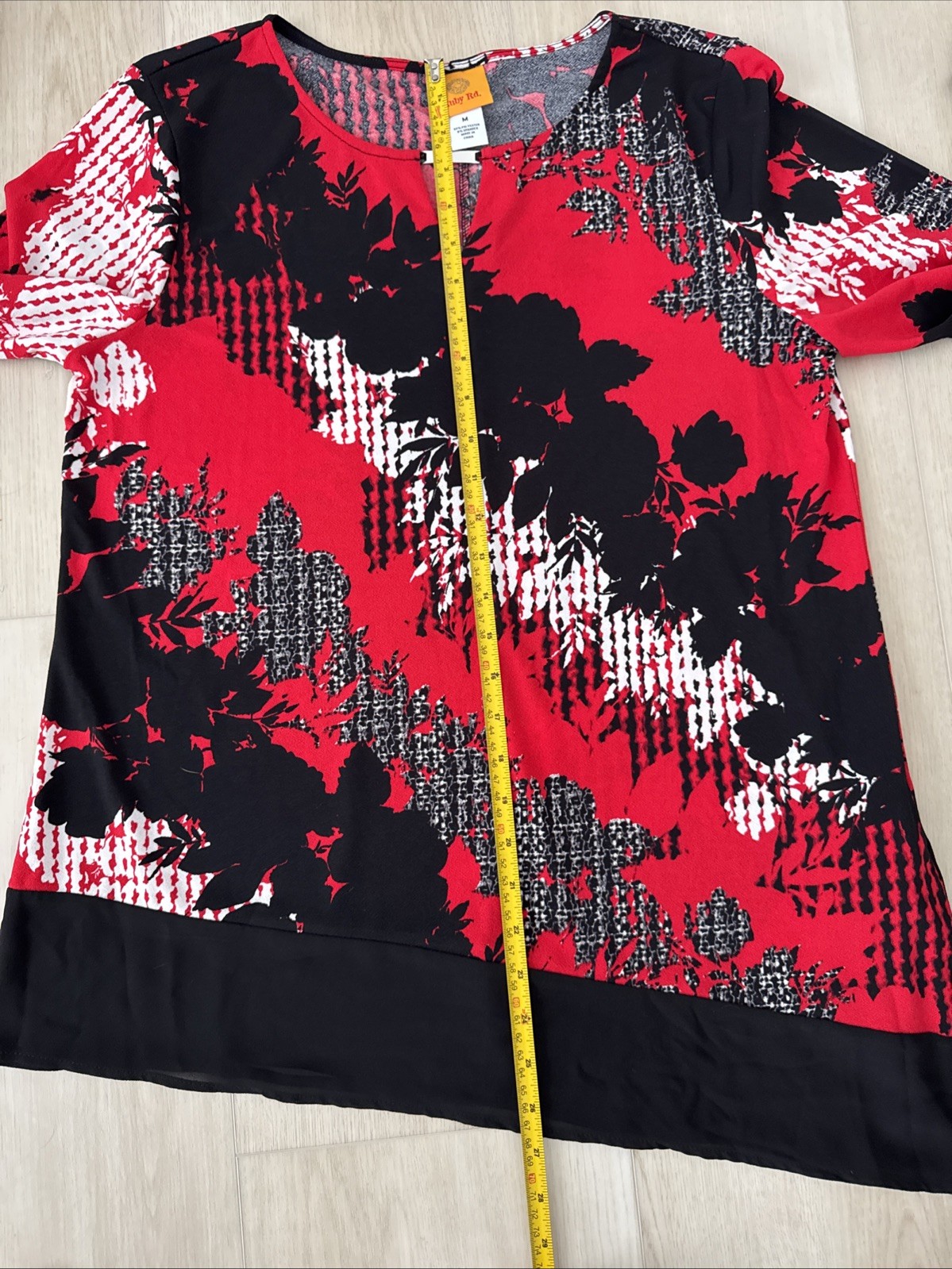 Ruby Rd Blouse Hanky Hem Red Black White Size Medium Neck Cut Out Metal Accent