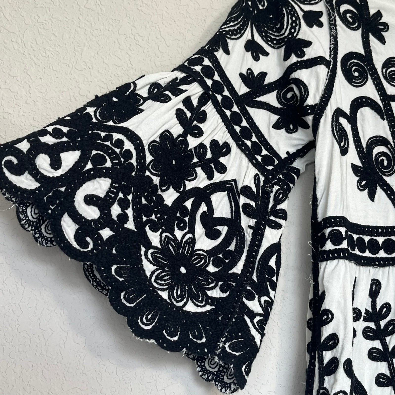 Black and White Embroidered Peasant Scalloped Top Boho Prairie Cottage Festival