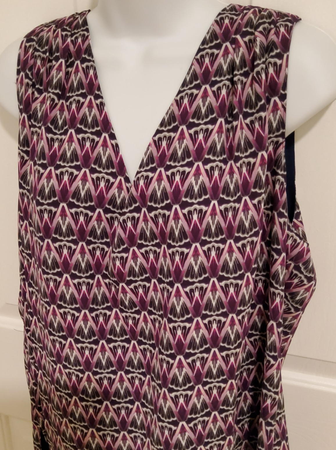 WHITE HOUSE BLACK MARKET CHEVRON REVERSIBLE TANK/TOP-LARGE-PURPLE/DARK BLUE-*NEW