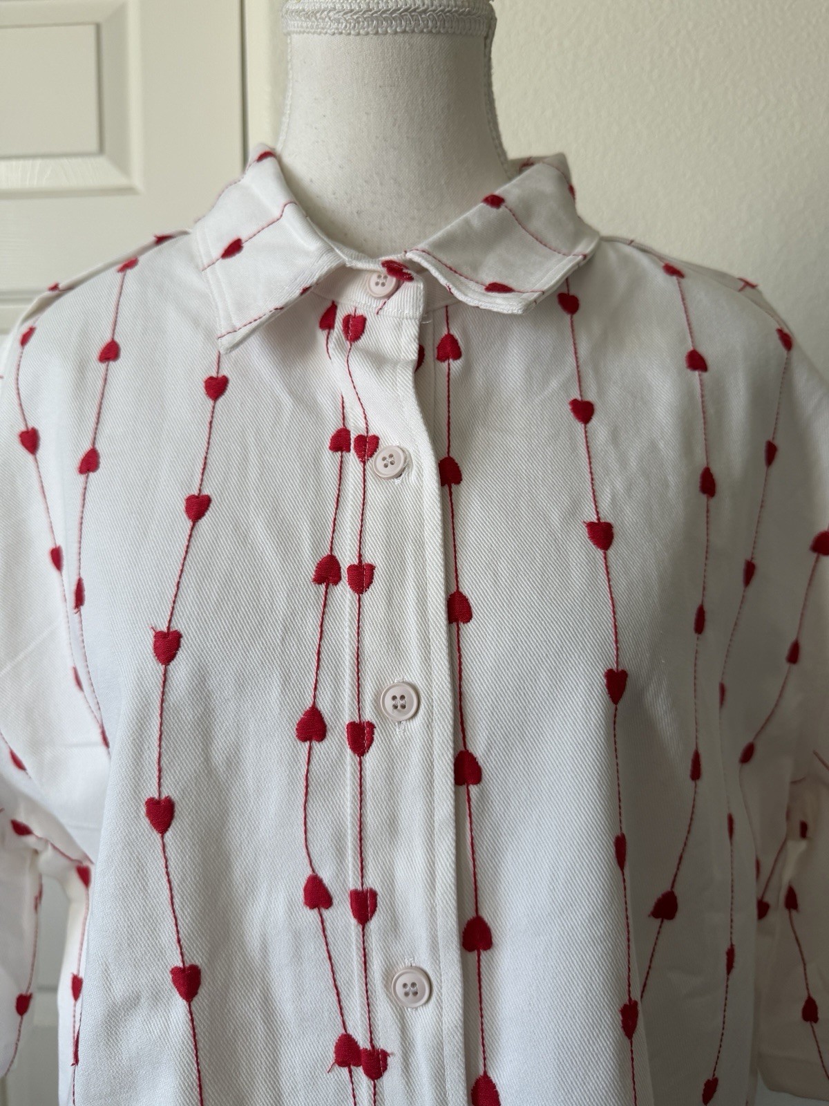 Solitaire Womens White Red Heart Embroidered Button Down Shirt Top XL