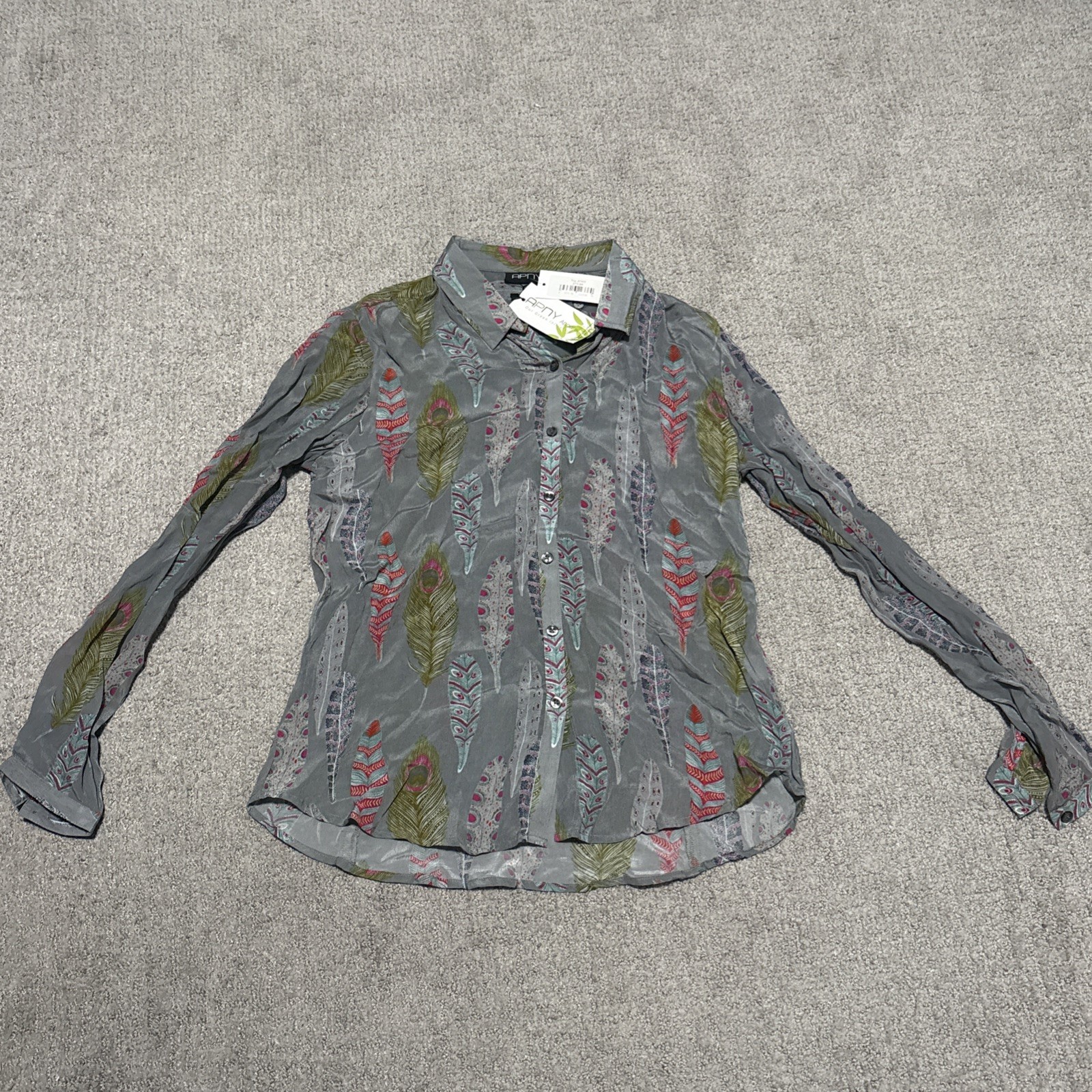 APNY Women’s Button-Up Shirt in the “Feathered Whimsy” print Size Medium NWT