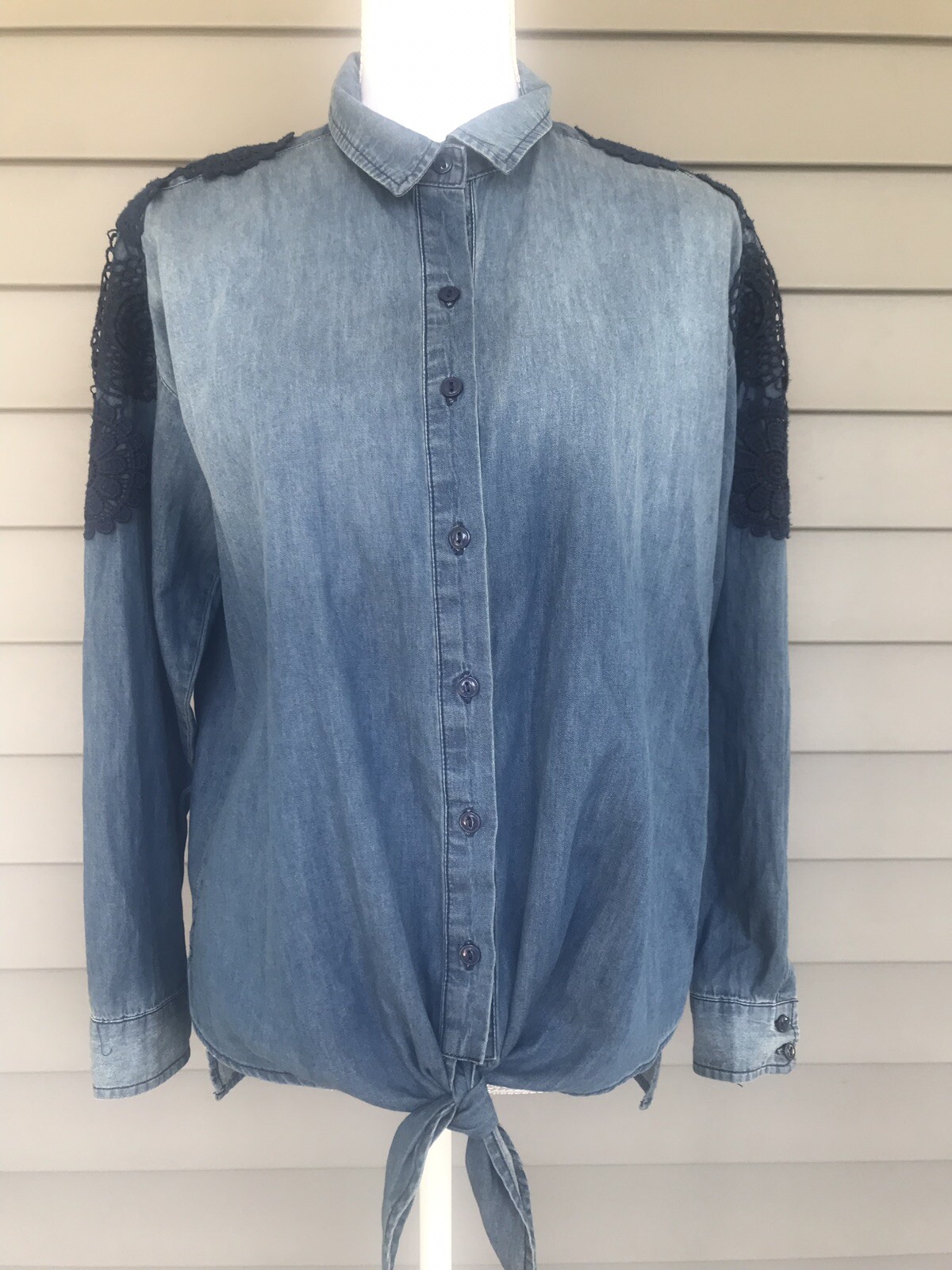 Hippie Laundry Women’s Waist Tie Denim Crochet Button Front Blue Size M NWT.
