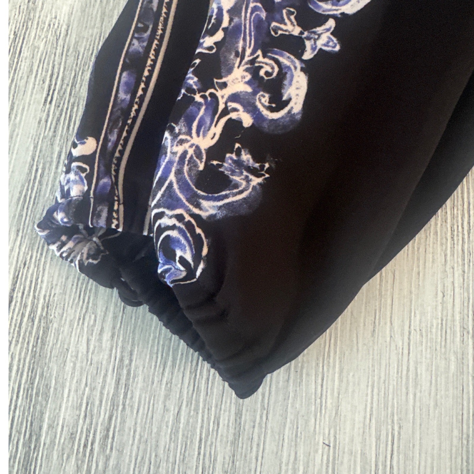White House Black Market Blue Black Baroque Print Surplice Blouse Top Size 6