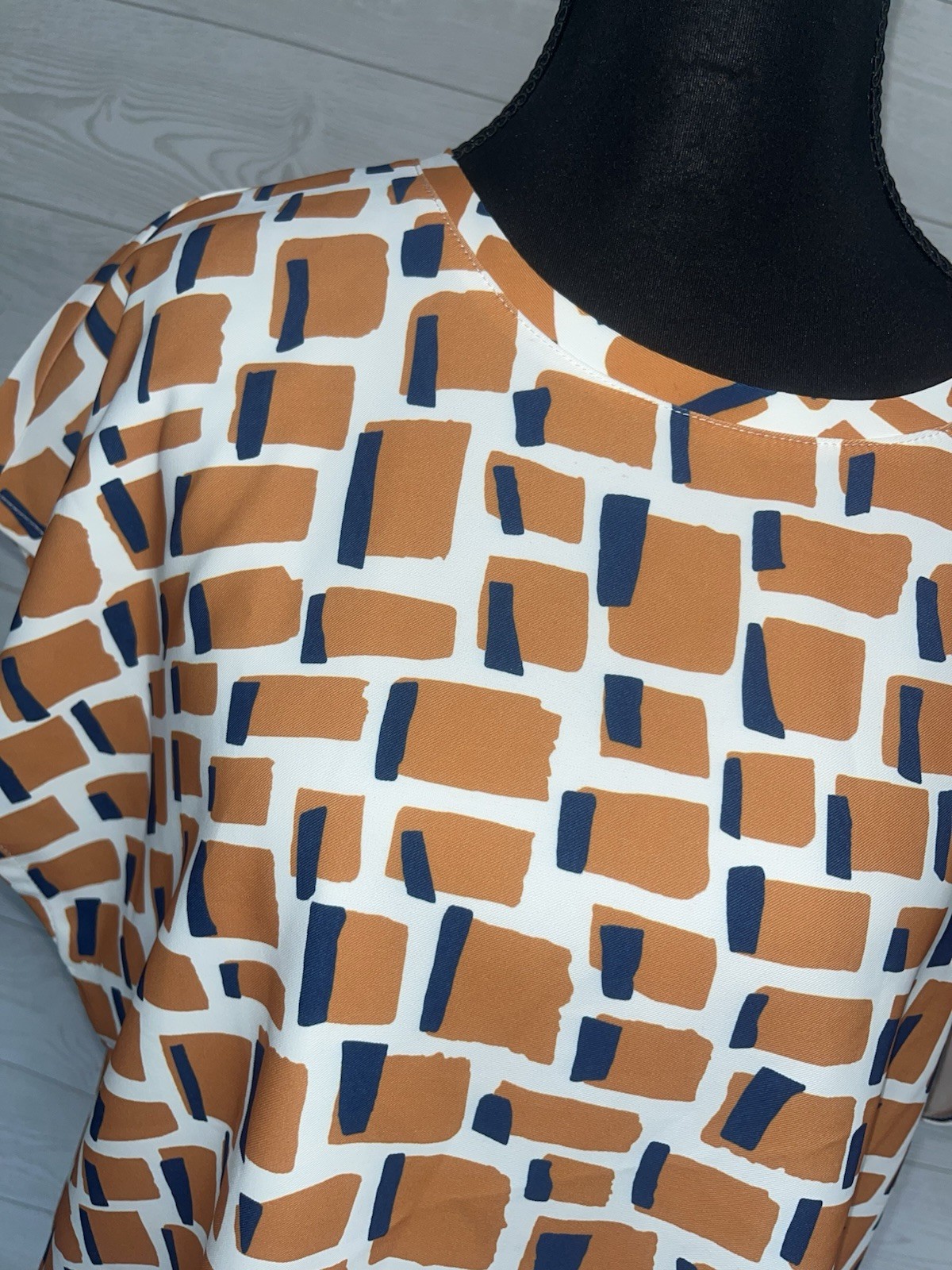 Wynne Layers Abstract Print Sleeveless Blouse Shirt Orange Blue Medium office