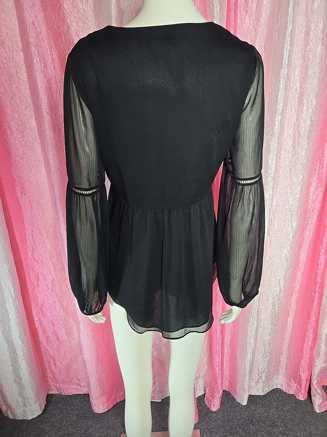 White House Black Market Sheer Floral Chiffon Bell Sleeve Fairy Blouse Size 4