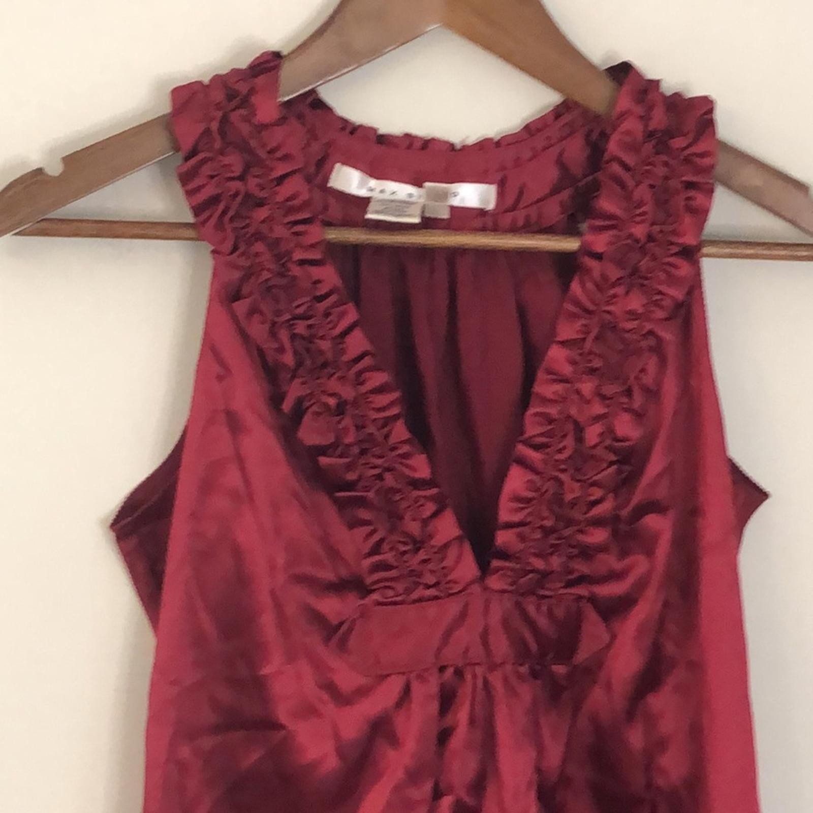 Max Studio Deep Red tank top dressy silky ruffled V neckline sexy feminine SZ XS