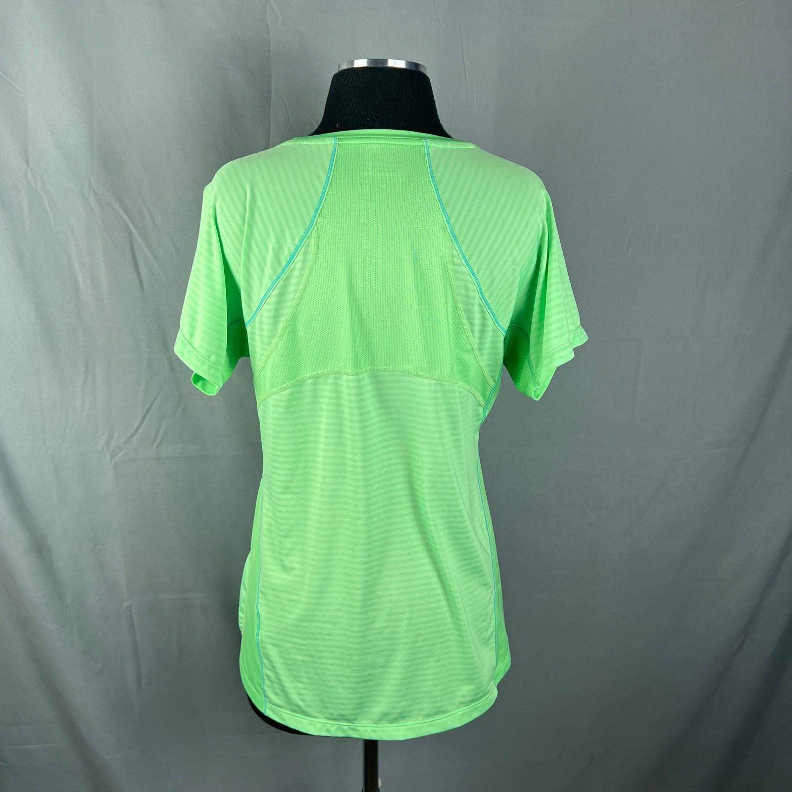 Kirkland Signature Active T Shirt Womens Medium Green Striped Moisture Wicking