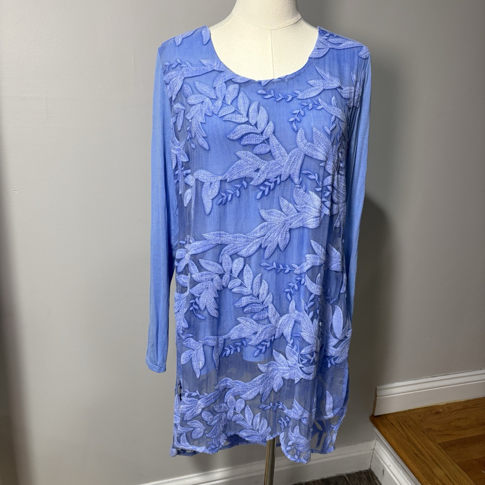 SOFT SURROUNDINGS Women’s Tunic Sz M Heart Song Silk Embroidered Dusty Blue