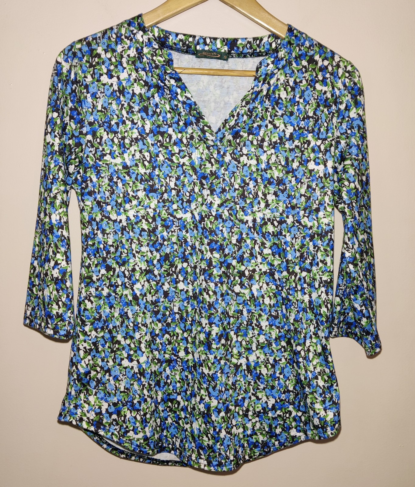 OFEEFAN Women’s (Size Small) Floral Long Sleeve V-Neck Shirt Polyester Stretch