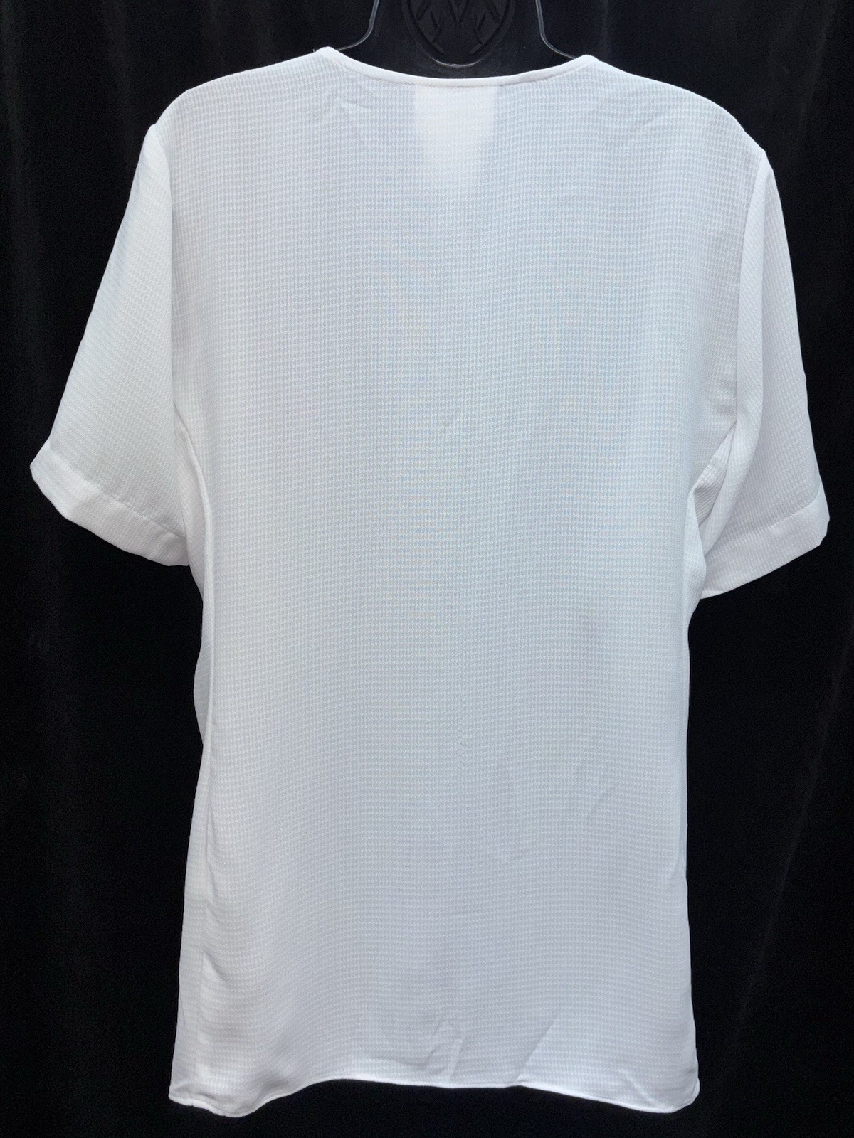 Worthington Women Size 10P Button Up Short Sleeve Embossed Pattern Top White