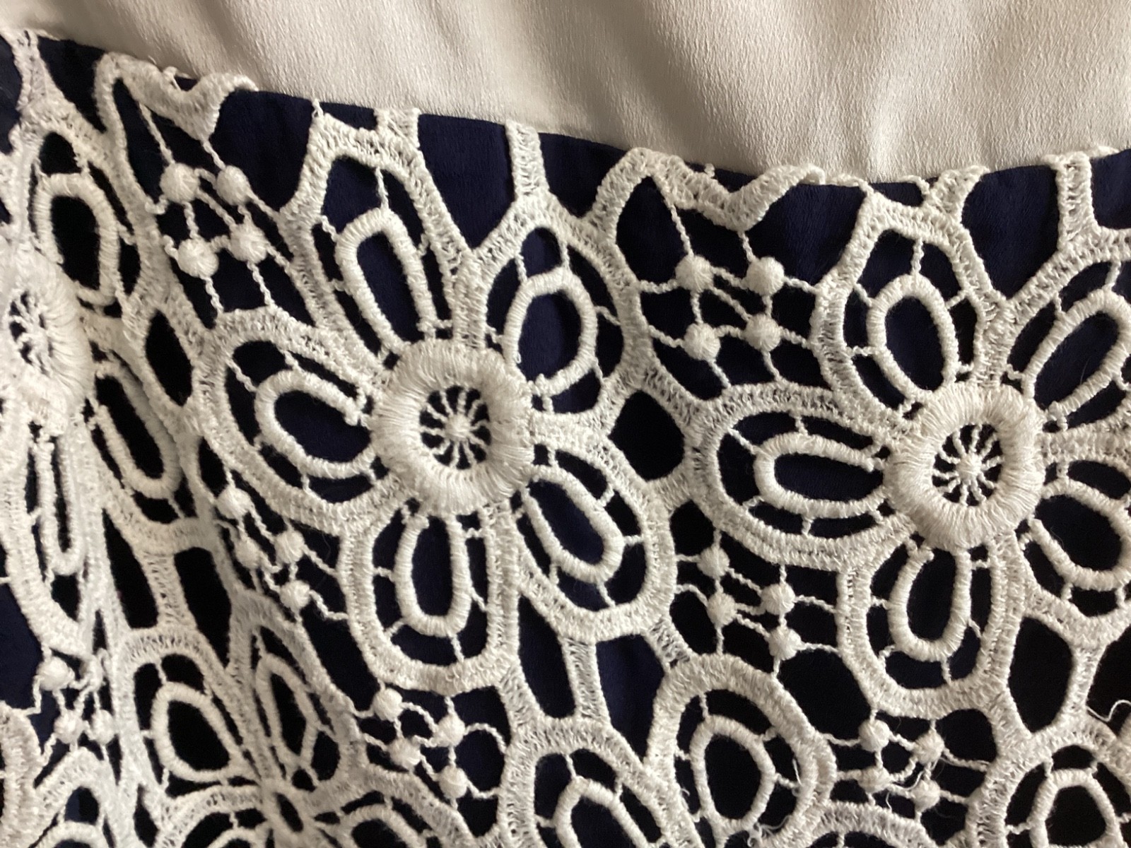 Monteau Shell, ivory Lace over Navy shell, size L, excellent