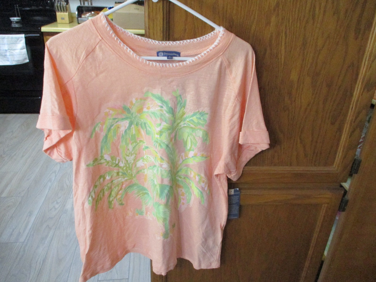 NWT Democracy Coral Palm Tree Print Short Sleeve Top,Cuffed Short Sleeve,Sz Med