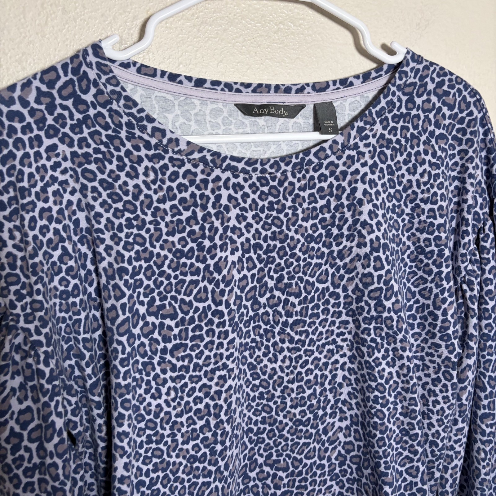 Any Body T-Shirt Women’s Small Cheetah Round Neck Long Sleeve Printed Top